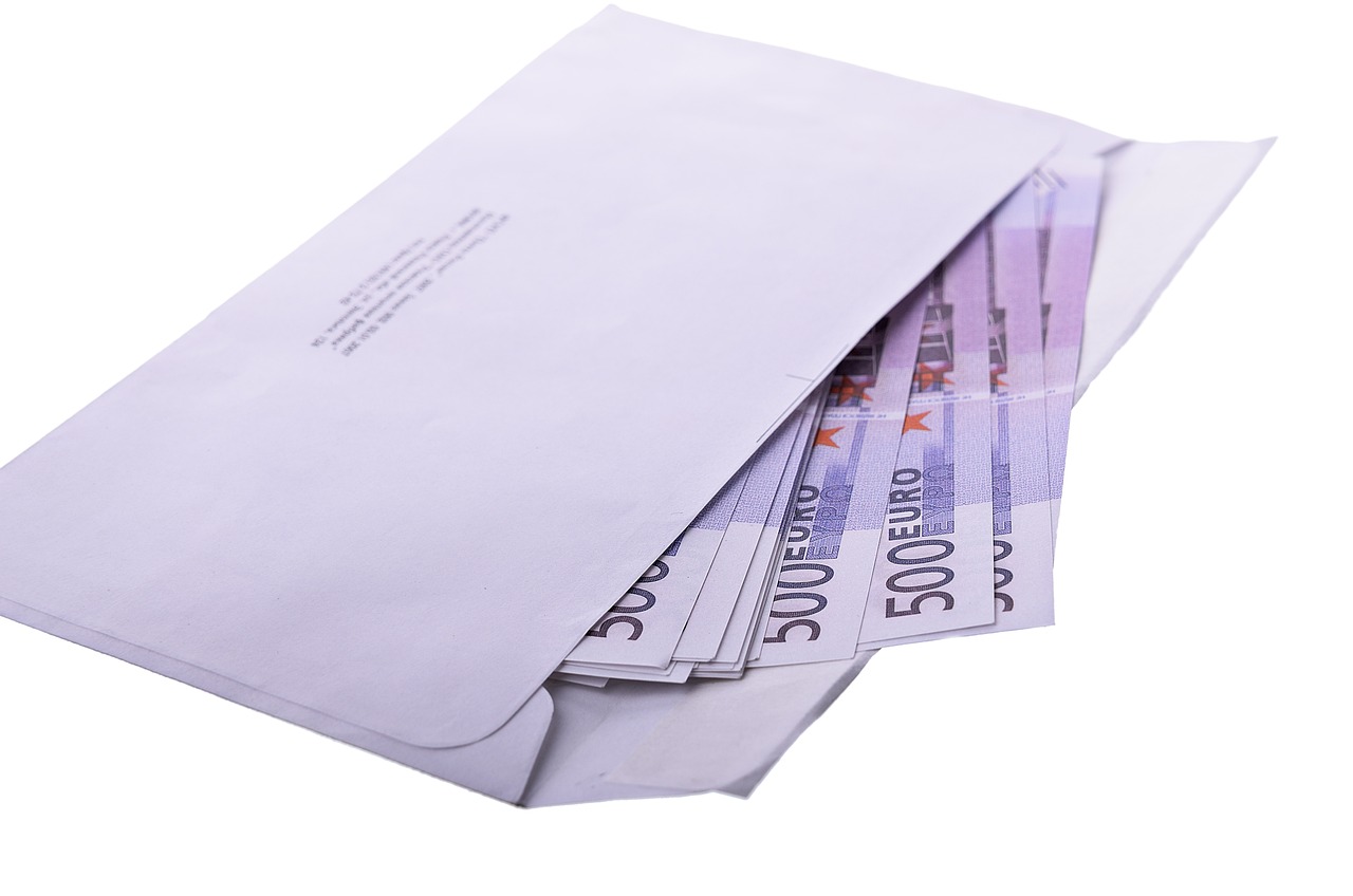 How To Get Paid To Stuff Envelopes at Home (+ 8 Alternatives)