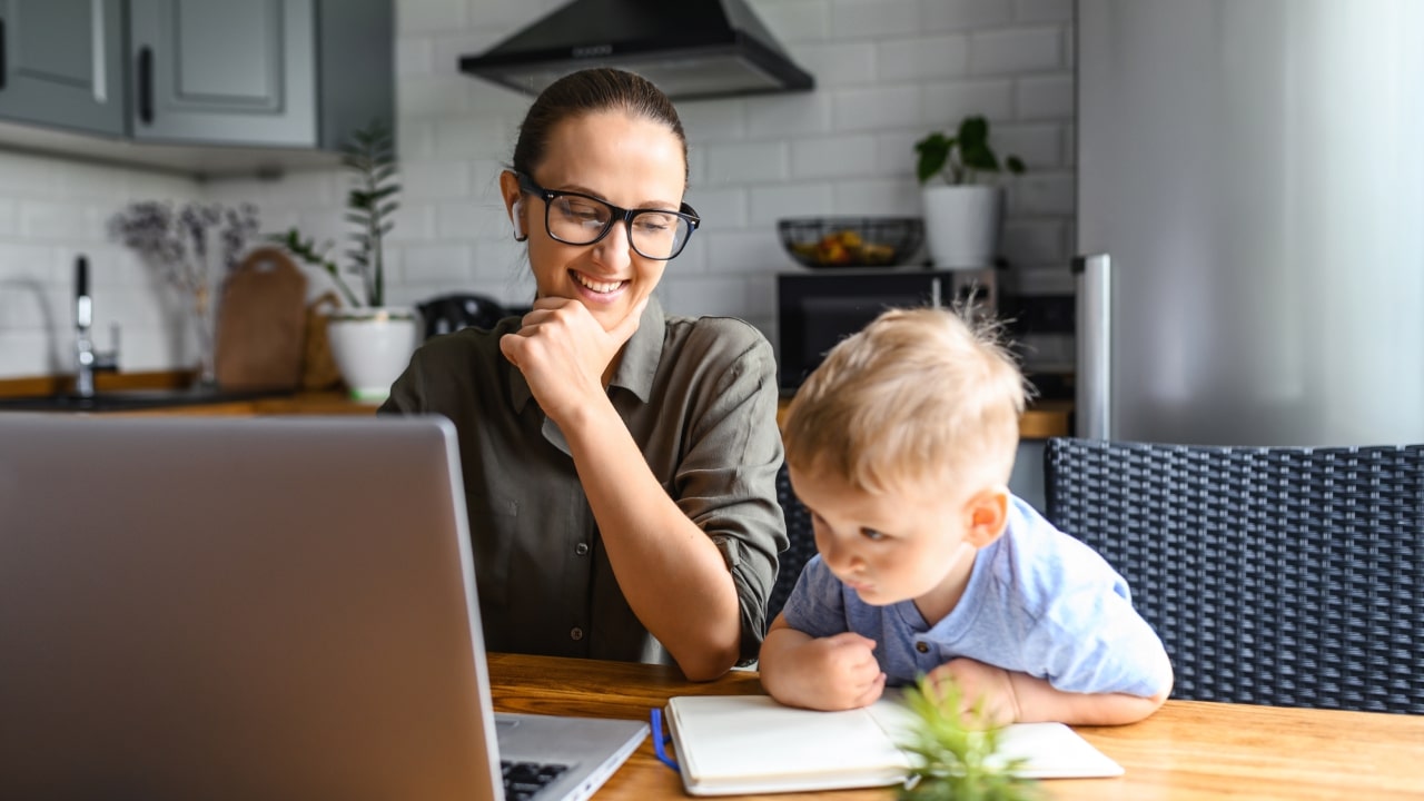 How to Make Money from Home as a Stay-at-Home Mom 2024